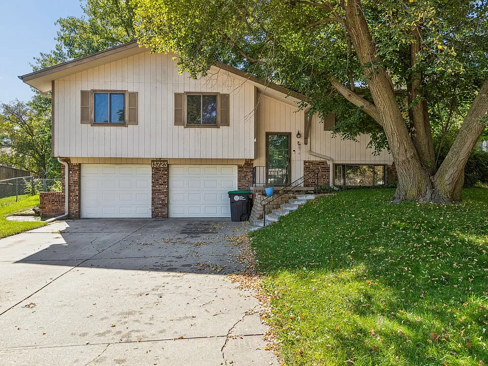 13723 Adams Cir