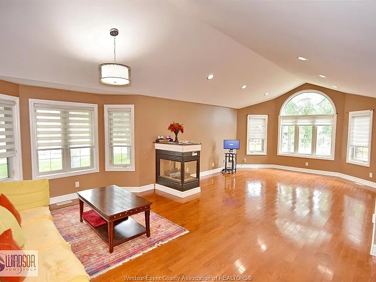 4305 Casgrain Dr #UPPER — Photo 12