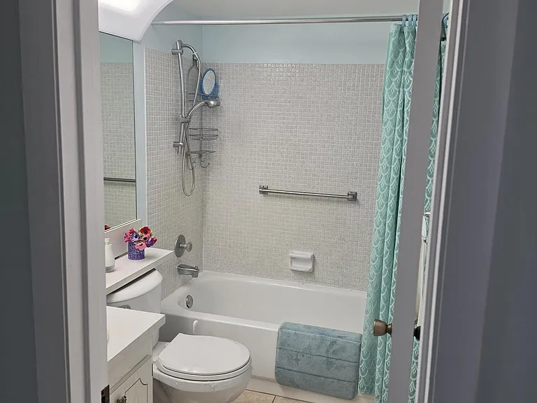 15 Markham Cres #A — Photo 11