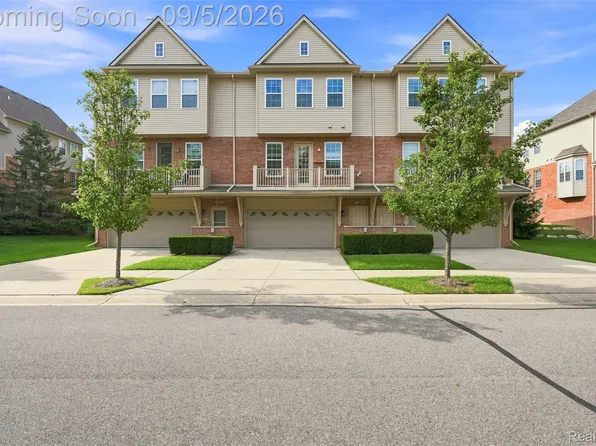 56685 Long Island Dr, Shelby Township, MI 48316