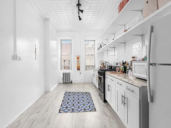 3rd image of 181 Irving Ave