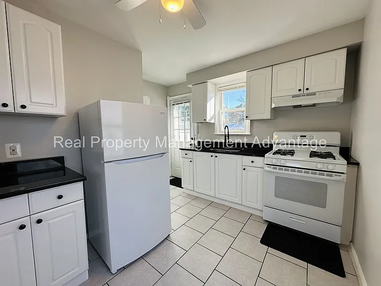 21012 Beechwood Ave — Photo 6