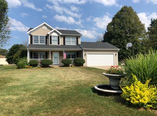 102 Pheasant Ln, Le Roy, IL 61752