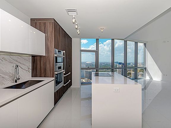 3rd image of 851 NE 1st Ave #2802AB