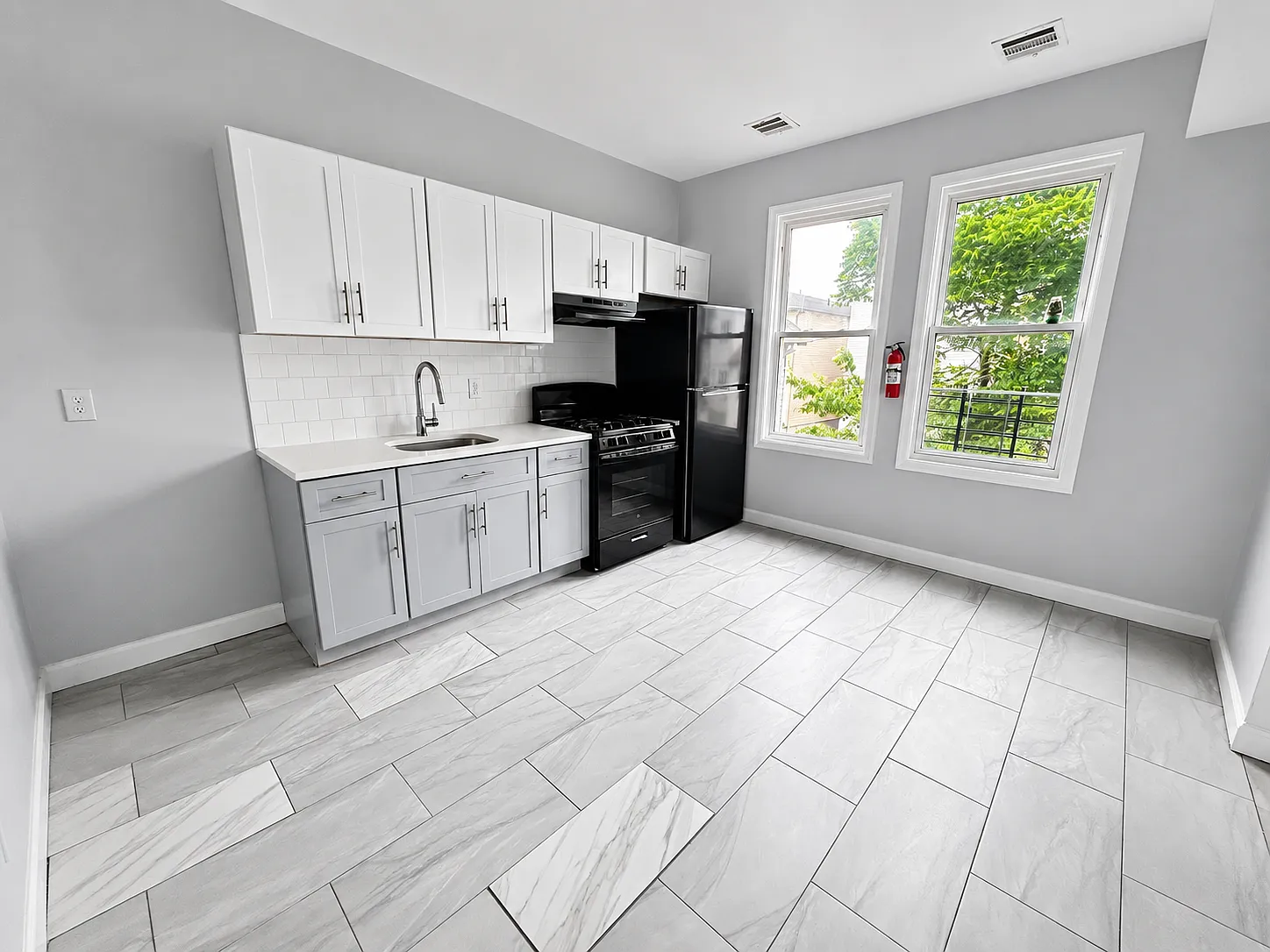 3 bed, 1200 sqft, $2,045 — Photo 1