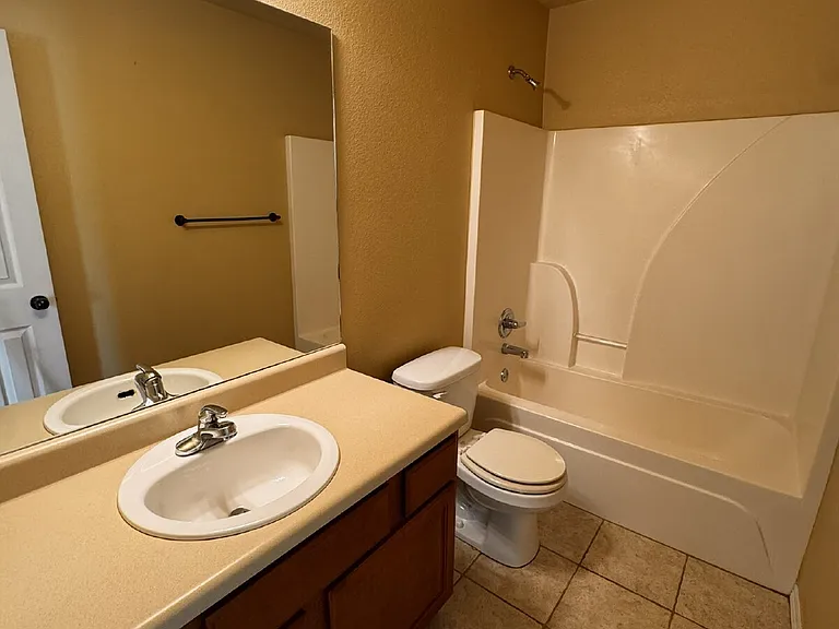 1532 Hutchinson St — Photo 17