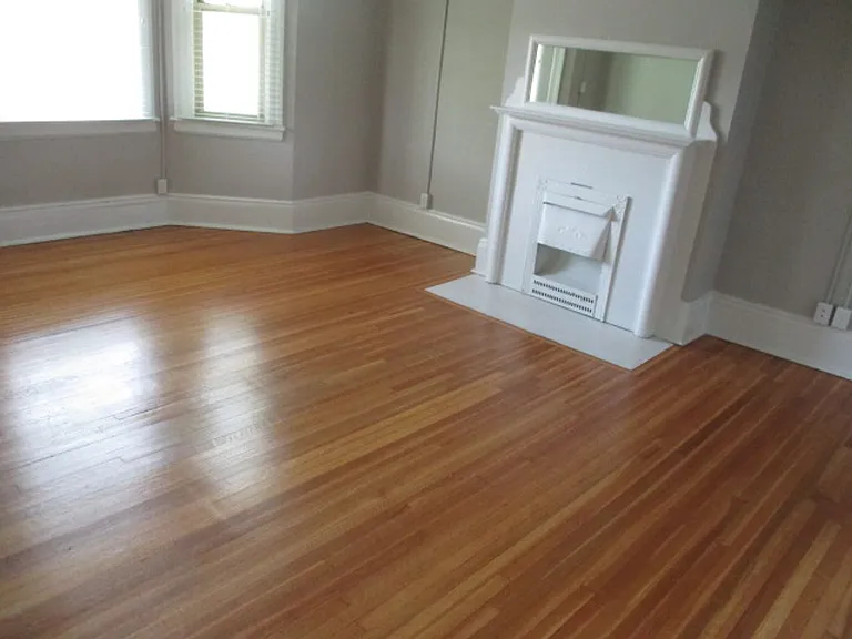 515 W Hutchinson Ave — Photo 6