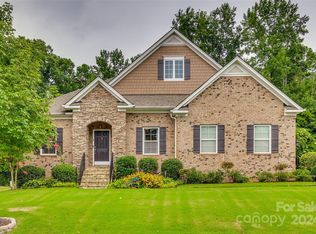 2206 Madeira Cir, Waxhaw, NC 28173