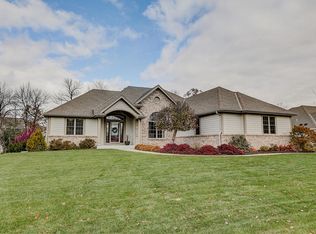 N54W16270 Westwind Dr, Menomonee Falls, WI 53051