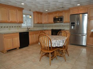 128 Friendly Rd, Cranston, RI 02910