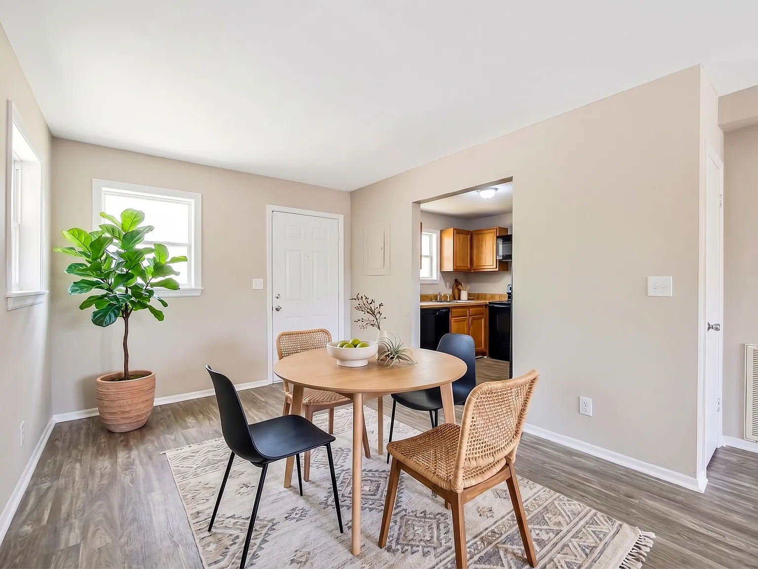 4 bed, 1154 sqft, $1,399 — Photo 4