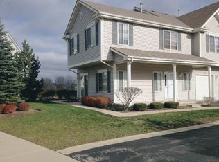 1060 Castleshire Dr, Woodstock, IL 60098