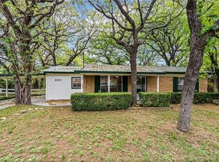 900 Red Bud Dr, Azle, TX 76020