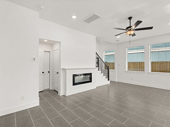 4th image of 2811 Park Hill Dr