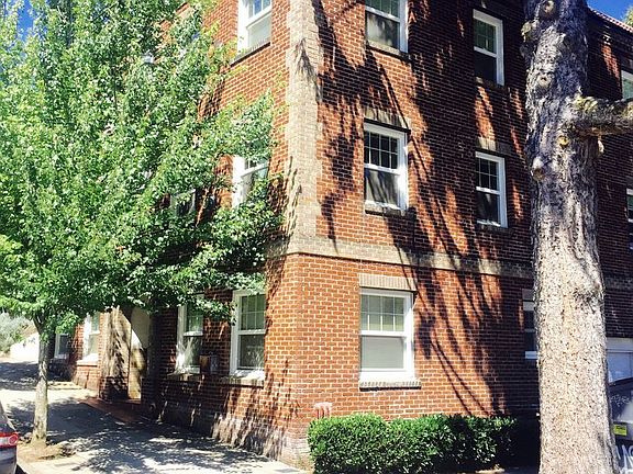 2nd image of 236 SE 32nd Ave APT 203