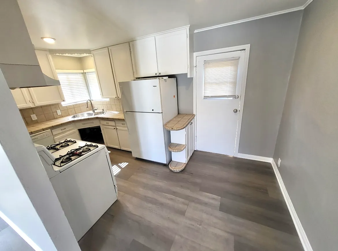 1 bed, 600 sqft, $2,100 — Photo 4