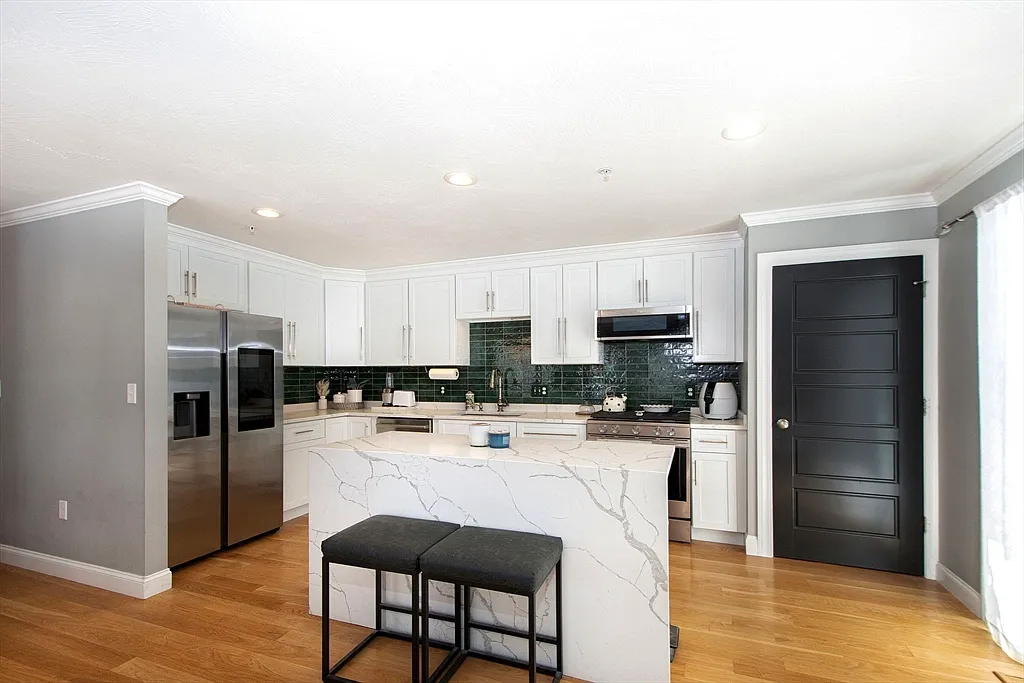 Building Photo - 138 Elm St #30