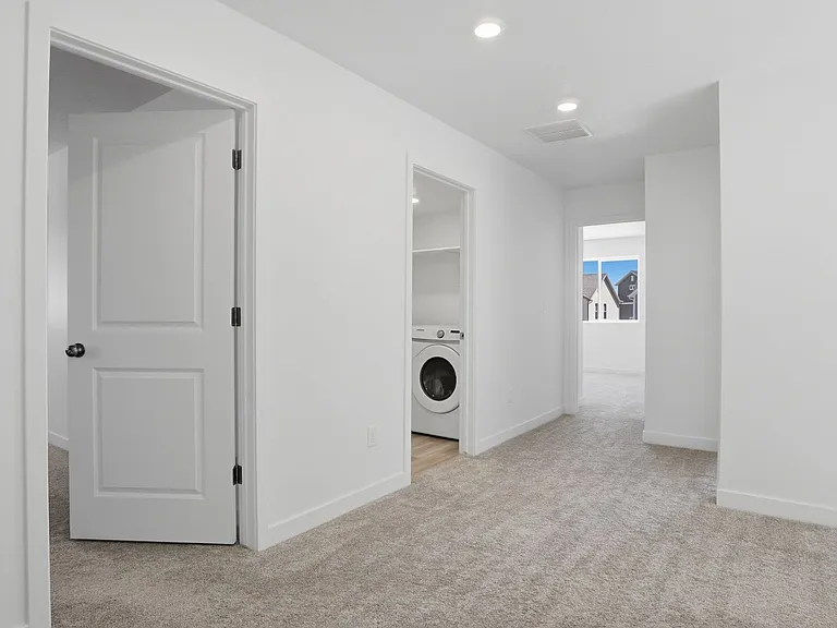 154 E Parade Ave — Photo 24