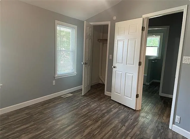 1420 Eberhart Ave — Photo 11