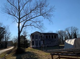 82 Devany St, Dendron, VA 23839