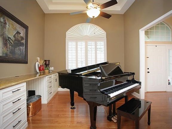 2nd image of 773 S Lake Claire Cir
