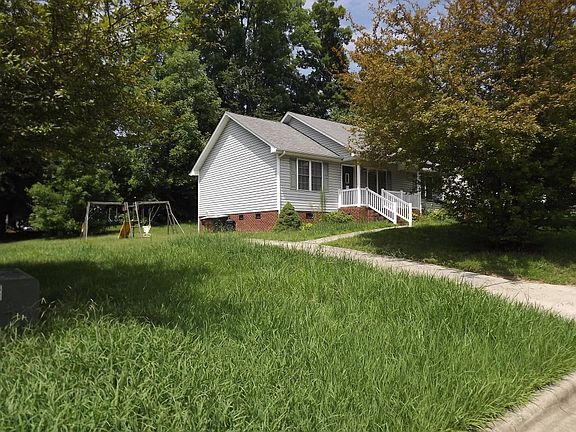 3rd image of 203 Woodlea Hollow Ln