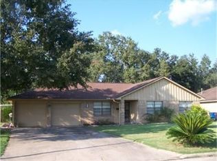 909 Easy St, Rosenberg, TX 77471