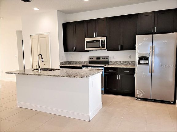 3rd image of 731 Paris Dr