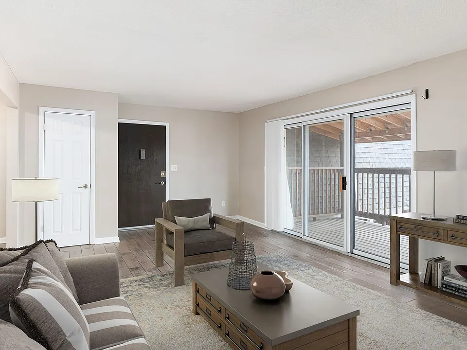 959 W 42nd Street