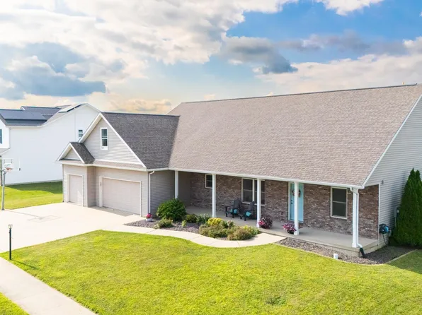 1013 Haymeadow Ln, Metamora, IL 61548