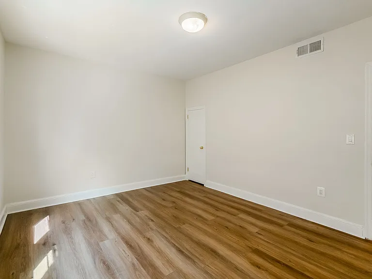 535 Mellon St SE — Photo 8