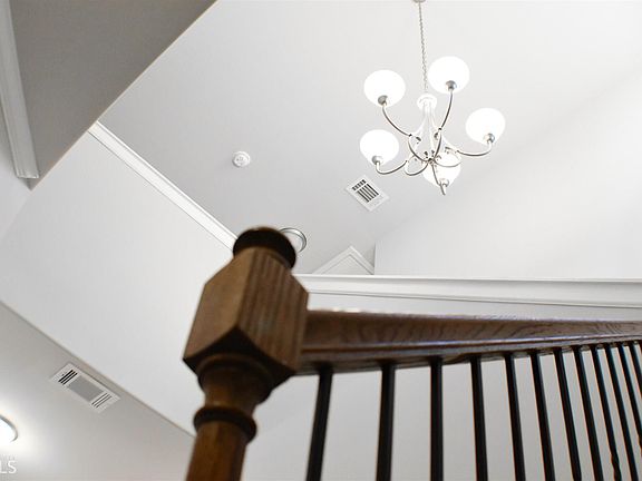 4th image of 100 Leland Ln #1