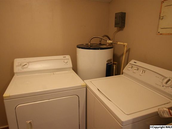 5th image of 4319 Arlington Ct NW