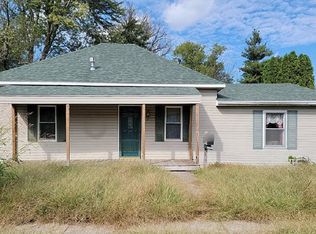 402 W Railroad St, Robinson, IL 62454