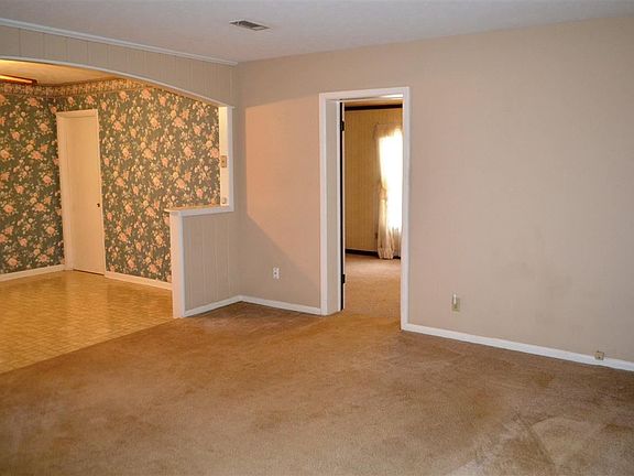 5th image of 108 Deerfield Dr