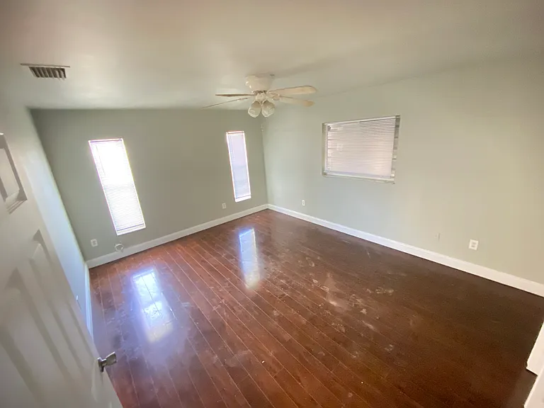 413 NW 16th Pl — Photo 12