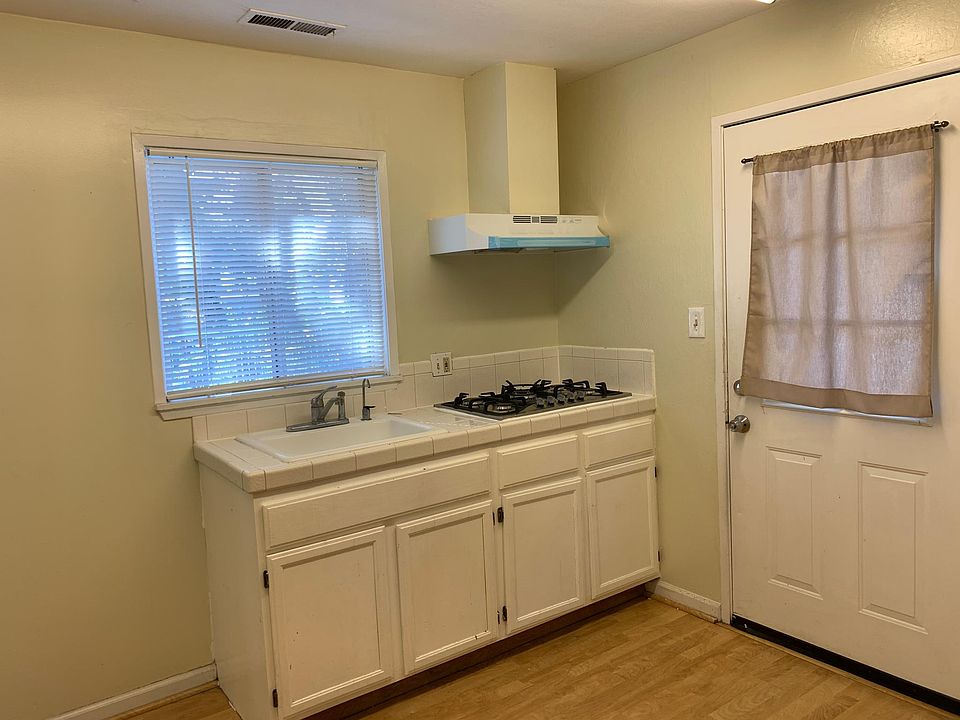 1st image of 2247 Moorpark Ave #2