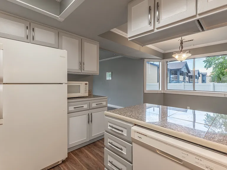 3907 W Rockwood Way — Photo 7