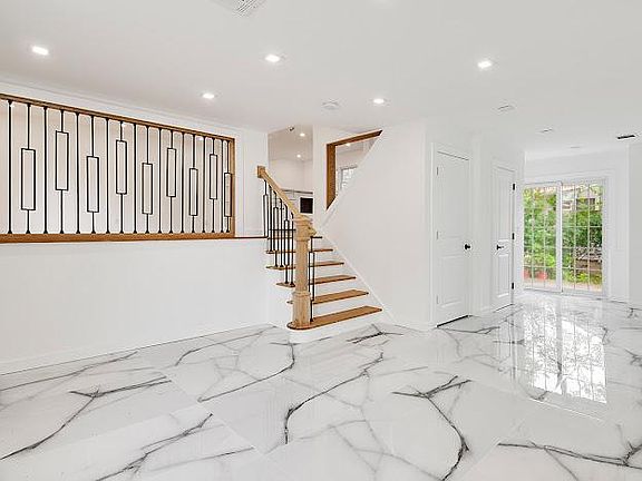 5th image of 270 Dawson Ave