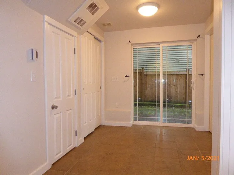 6415 9th Ave NE #D — Photo 4