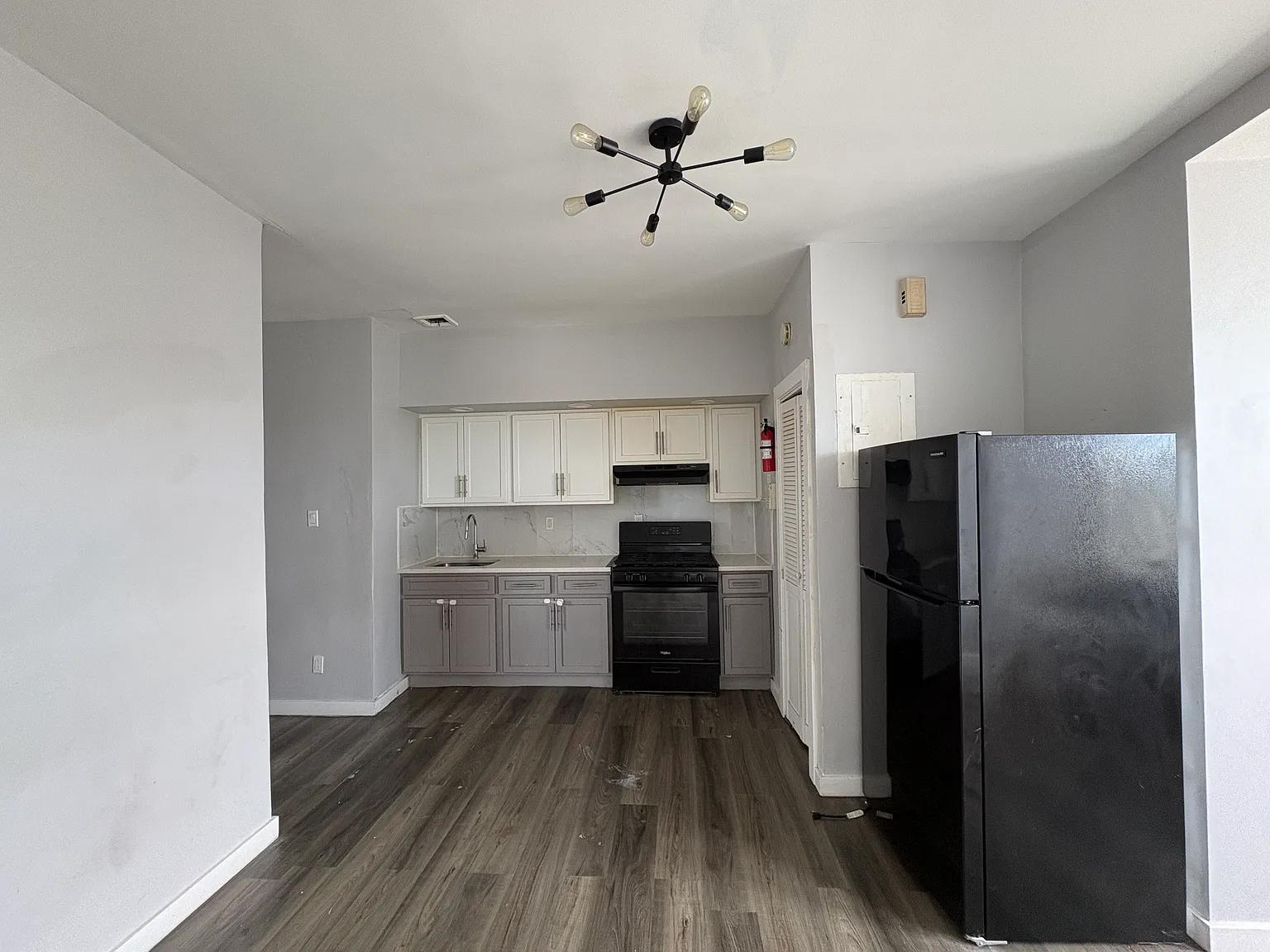 2 bed, 1100 sqft, $2,095 — Photo 1