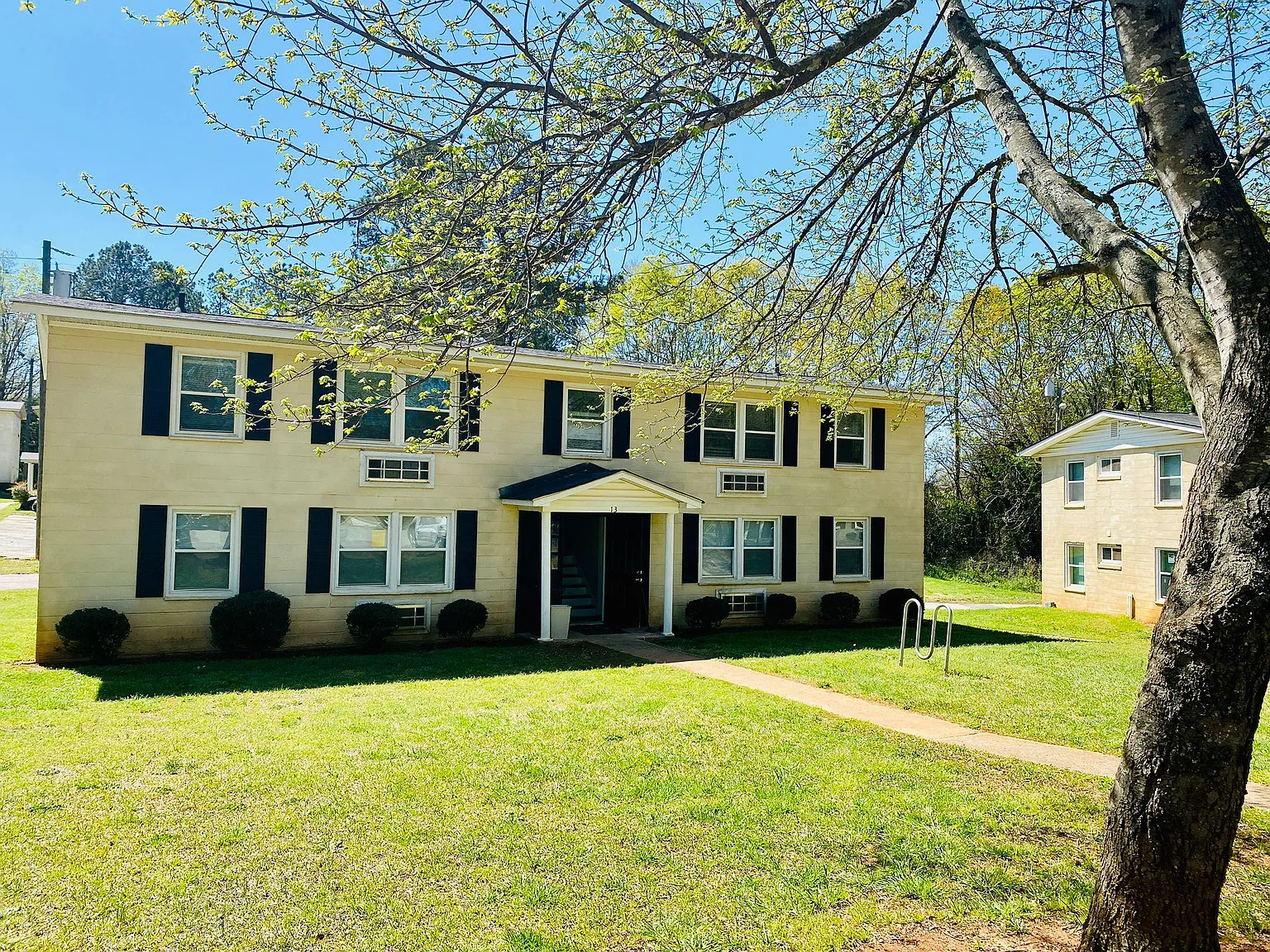 2 bed, 701 sqft, $950 — Photo 1