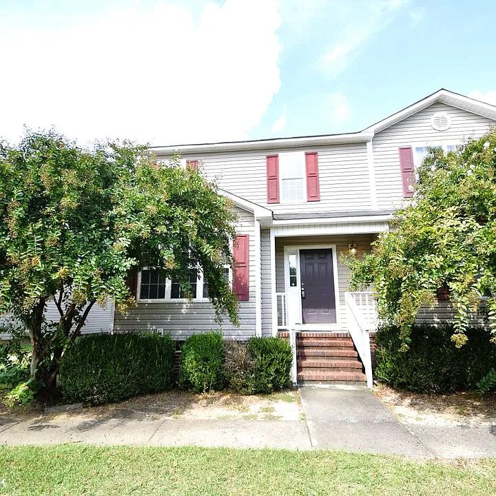 418 Sheila St