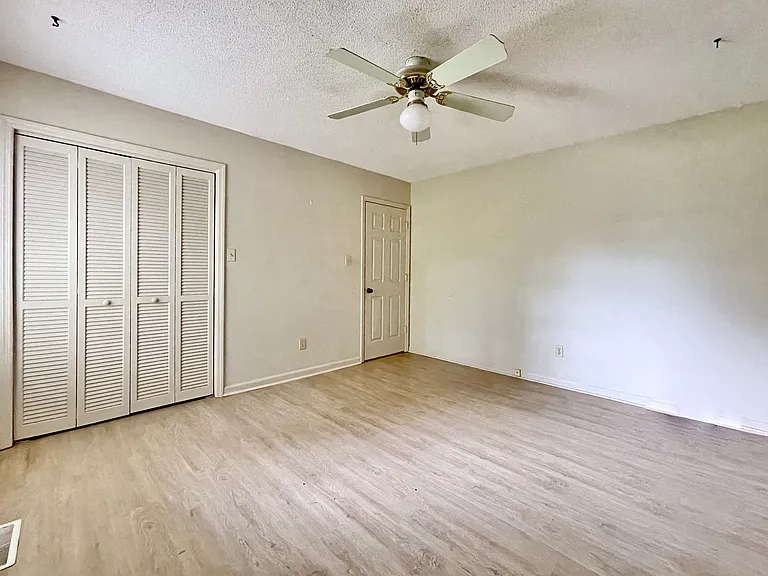 219 Green Lake Dr — Photo 28