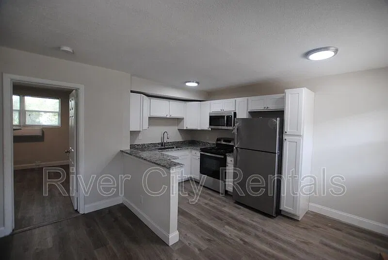 1 bed, 1.0 bath, 650 sqft, $900 — Photo 3