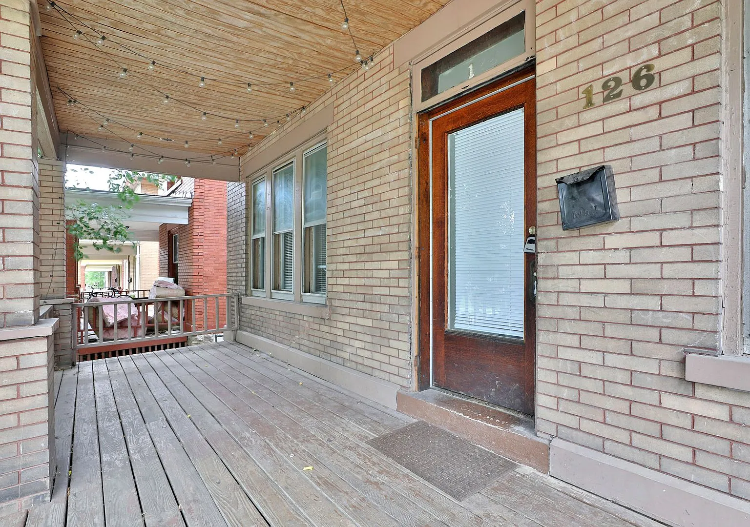 Prime Central Campus Location On Frambes Ave With Front Porch Huge - Right Off High St. — Photo 3