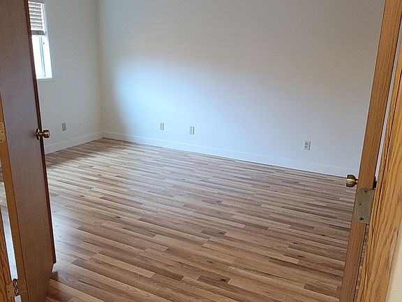 5th image of 15212 NE 19th Ct