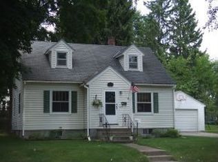 420 Center St, Waupaca, WI 54981
