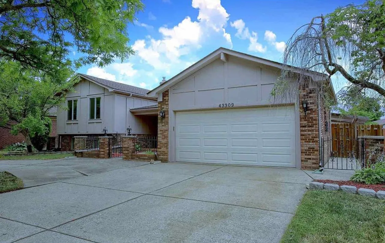 4 bed, 2519 sqft, $3,200 — Photo 1