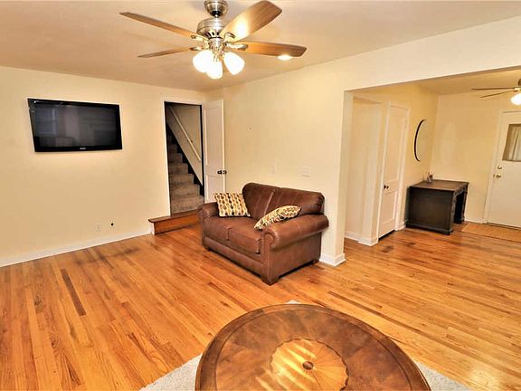5th image of 620 Loves Park Dr